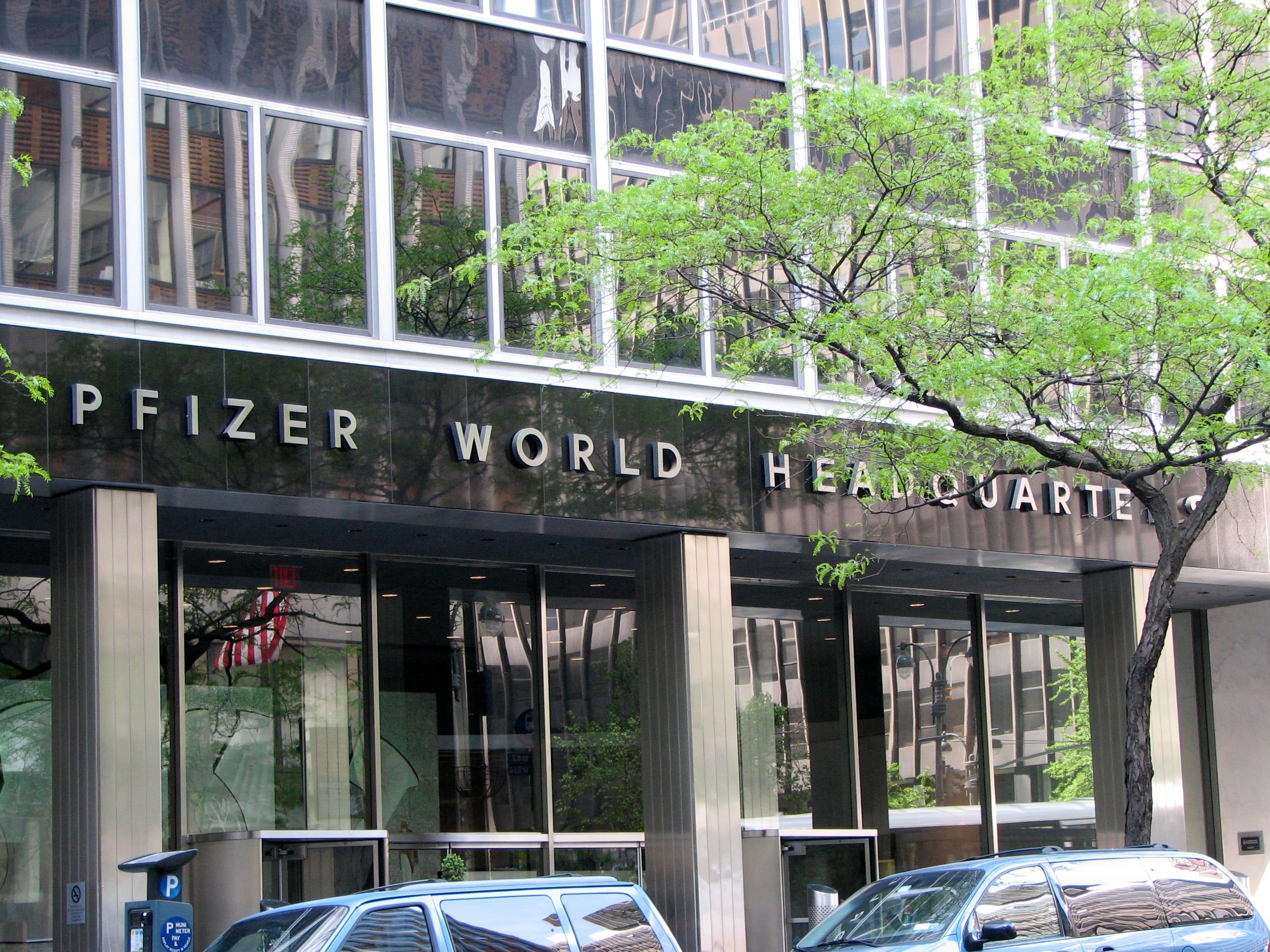 New_York_City_Pfizer_World_Headquarters_02